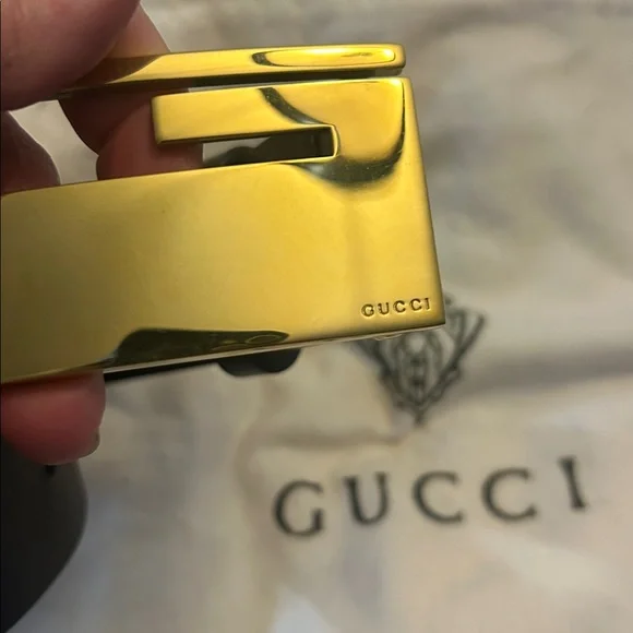 Gucci Tom Ford black leather belt with large gold tone G buckle. 24-27 - Picture 3 of 11